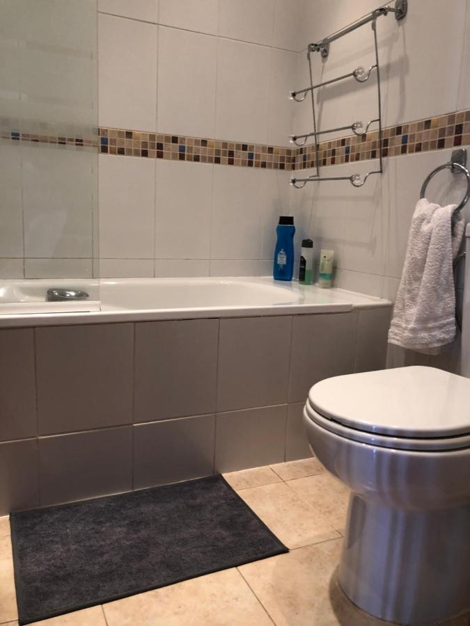 Charming 2 Bed Apartment Next To Cabopino Beach, Spain Марбелья Экстерьер фото